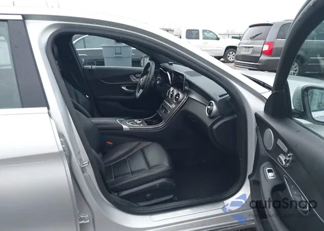 2019 Mercedes-Benz C 300 4Matic z USA, uszkodzony, nr VIN 55SWF8EB4KU305943